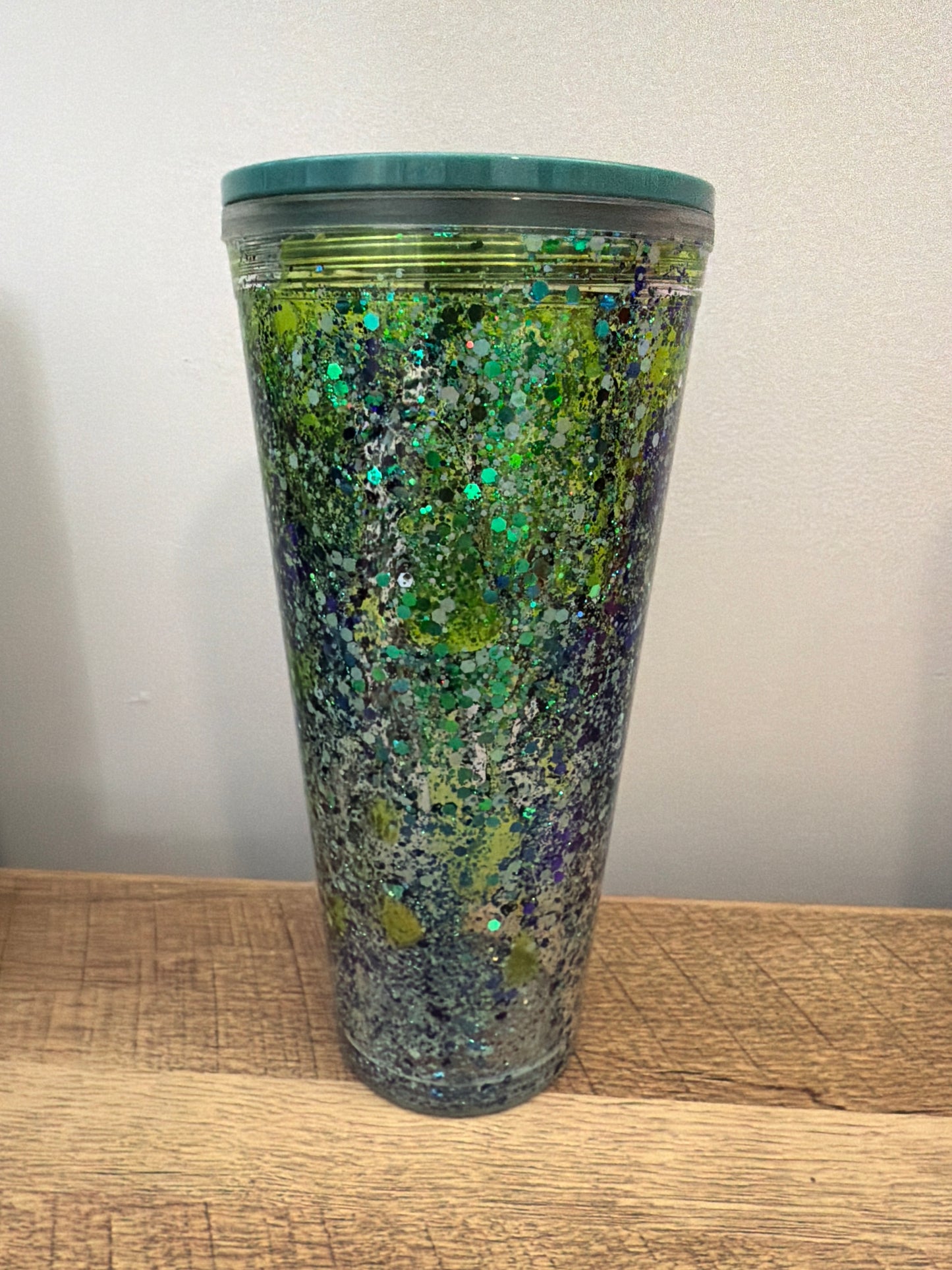 Green lava with glitter 24 oz No wrap